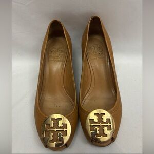 Tory Burch Brown Leather Sally Wedge Gold Logo Peep Toe Pump Women Size 6m